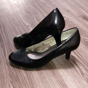 Naturalizer 2.5" black heels